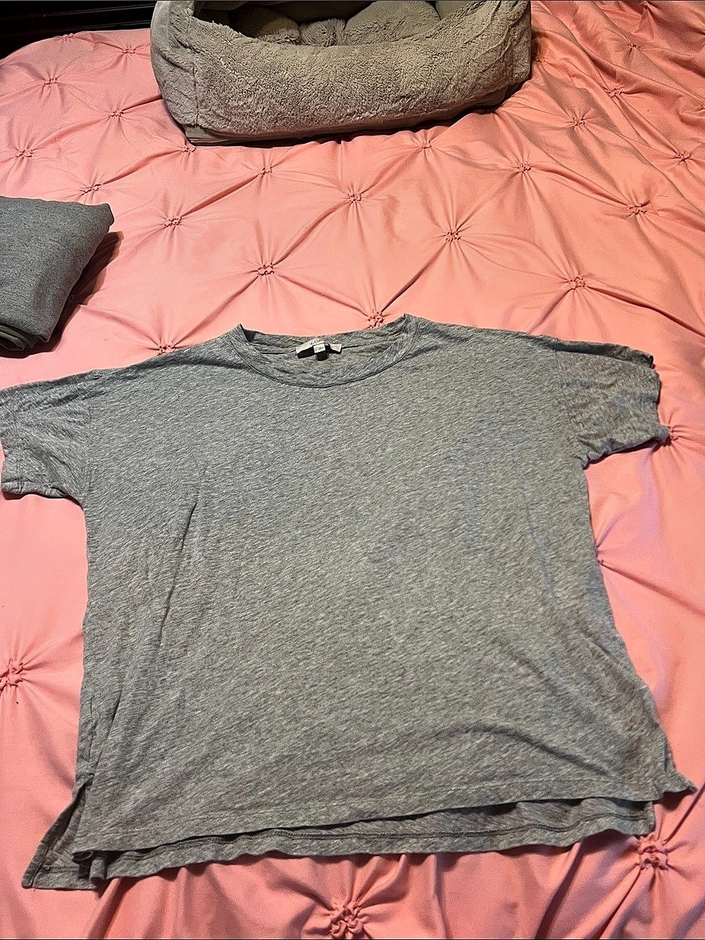 LOFT Gray Scalloped Hem Tee Size Large